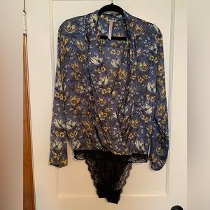 Free People Intimately Elsa Long Sleeve Bodysuit
Floral Print Blue S Small